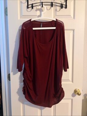 Massini Burgundy Scoop Neck Tunic with Crochet Shoulders